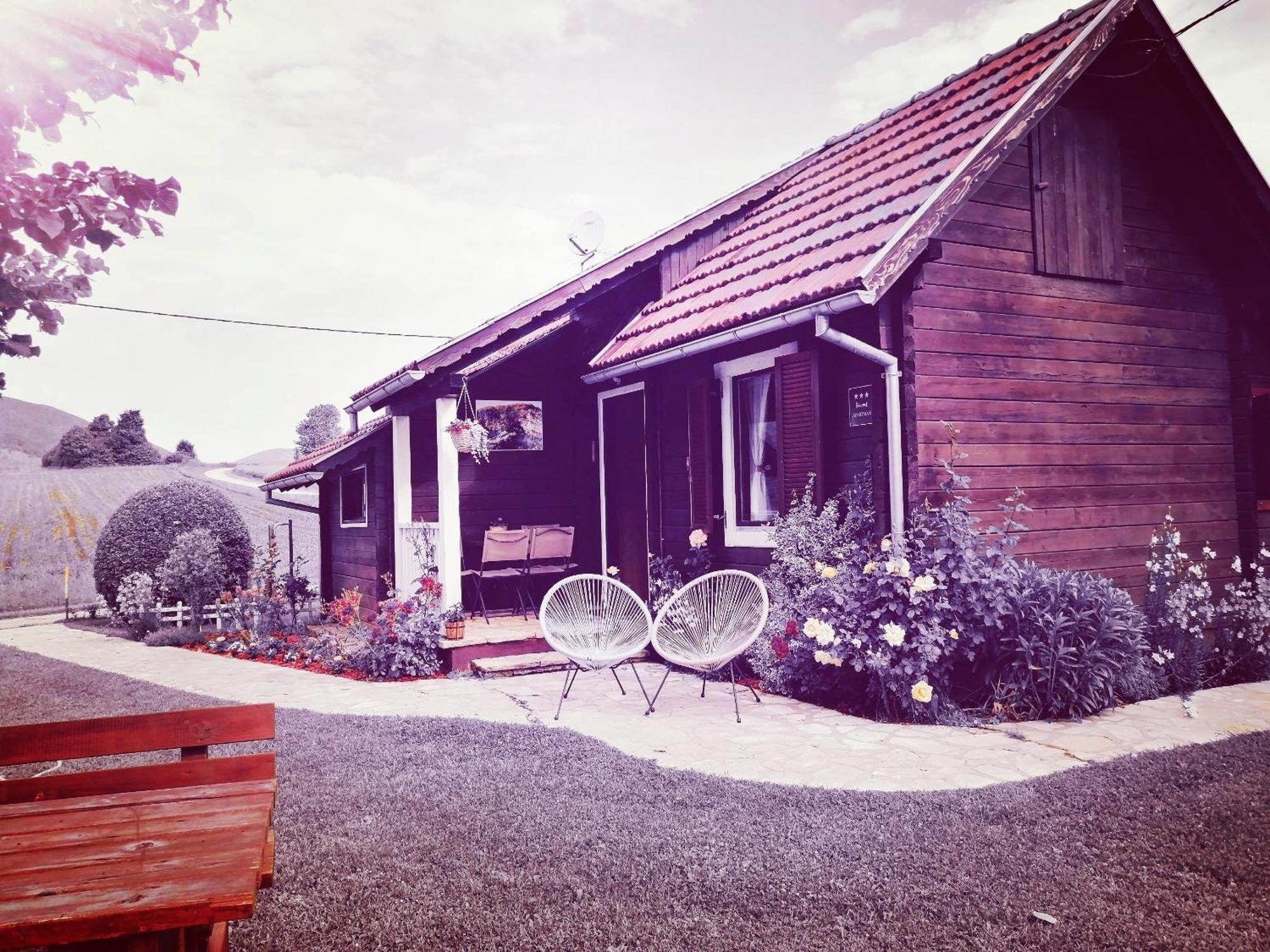 Wooden House Nela Near Plitvice Lakes สโมลยานัซ ภายนอก รูปภาพ