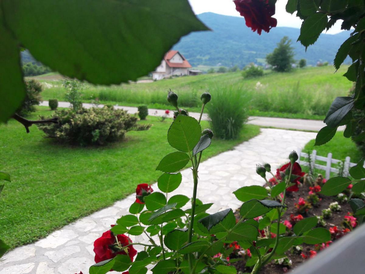 Wooden House Nela Near Plitvice Lakes สโมลยานัซ ภายนอก รูปภาพ